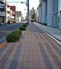 かっぱ橋商店街（東京都）　太平洋プレコン工業　研磨ショット　使用製品：カラー平板