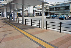 川越駅西口広場(埼玉県) グランパム 太平洋プレコン工業 透水性平板