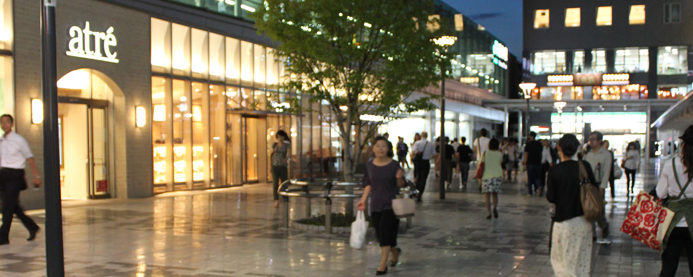 浦和駅前夜間